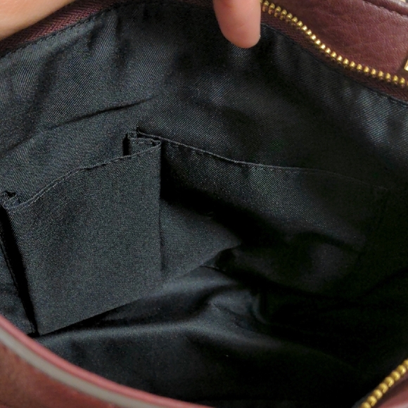 Vince Camuto Brown Leather Shoulder Bag with Elegant Gold Accents - Picture 6 of 6